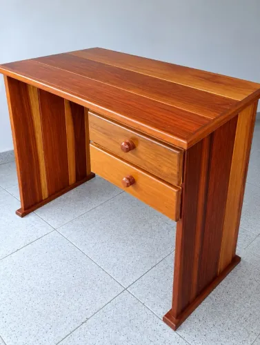 VENDO ESCRIVANINHA TODA DE MADEIRA