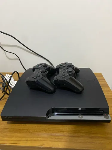 VENDO PS3 DESBLOQUEADO bem conservado todo original com controles originais