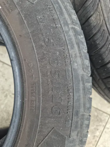 4 pneus sendo 2 em excelente estado e 2 meia vida