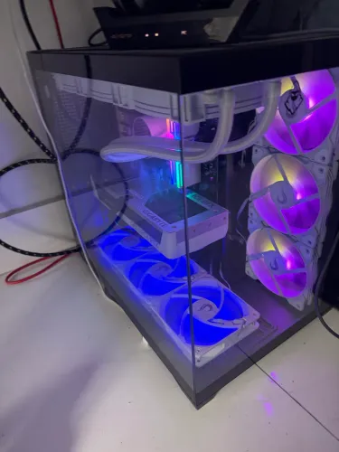 PC Gamer Ryzen 7 5700X3D + RTX 5070 12GB + 32GB RAM + 3TB SSD