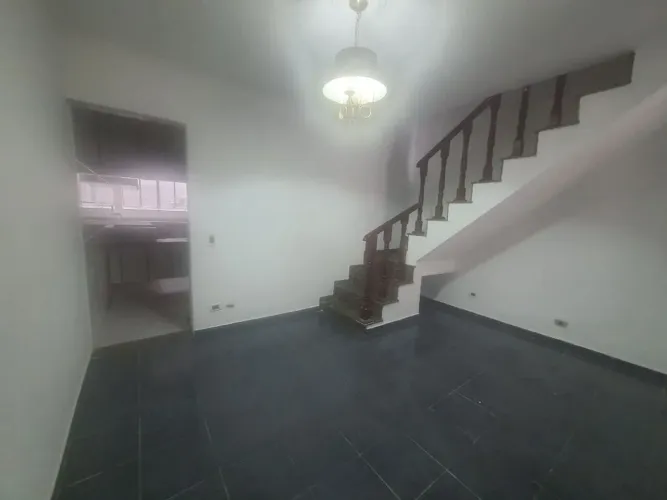 Casa com 2 Quarto(s) e 2 banheiro(s) para Alugar, 200 m² por R$ 6000 / Mês