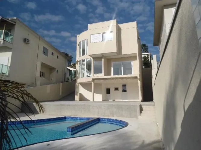 Casa com 4 quartos à venda, 340 m² por R$ 2.400.000 - Granja Viana - Carapicuíba/SP