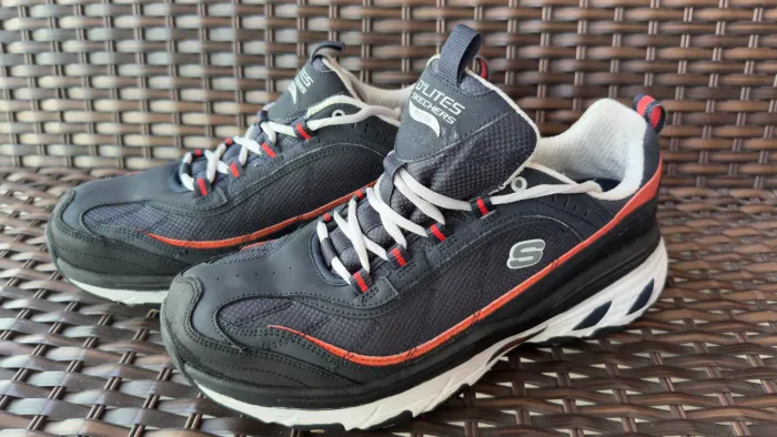 Tênis Skechers novíssimo e ORIGINAL TAM 41