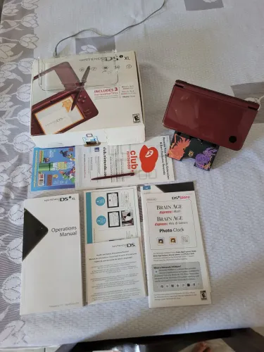 NINTENDO DSi XL BURGUNDY (VINHO)