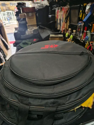 Bag de pratos de 20" com bolsos triplos e reforço no fundo espuma 10mm cabem vários pratos