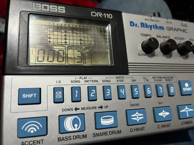 Drum machine Boss DR-110 Dr. Rhythm vintage bateria eletrônica
