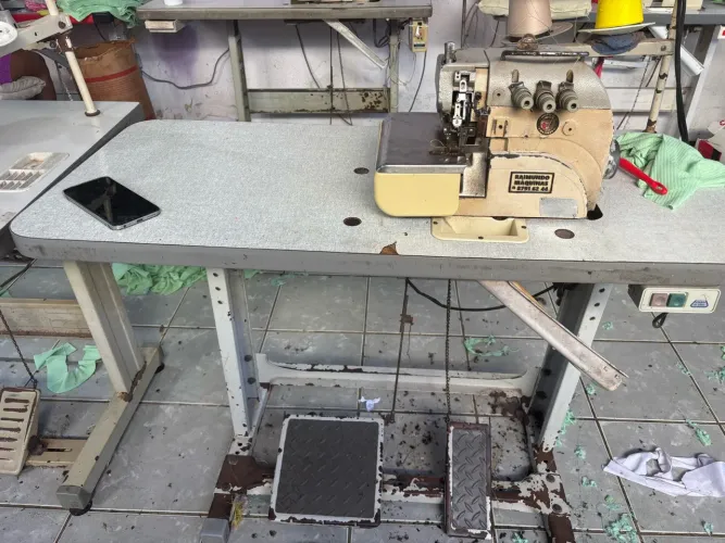 Vendo máquina de costura overloque e goleira