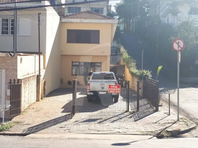 Sobrado com 3 dormitórios, edícula, quintal, 6 vagas de garagem no Jardim França