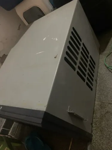 Ar condicionado antigo de janela 