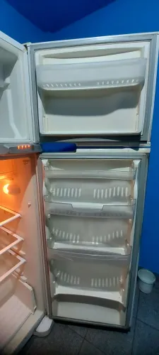 VENDE-SE UMA GELADEIRA FROSTFREE BRASTEMP