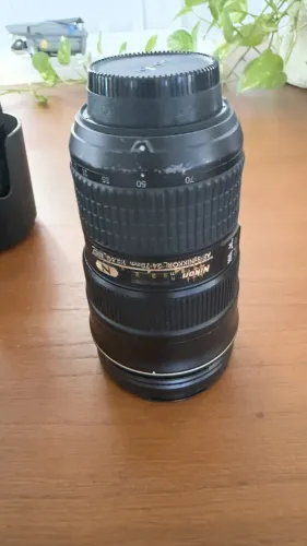 Nikon 24-70 Mm F/2.8 . Usada