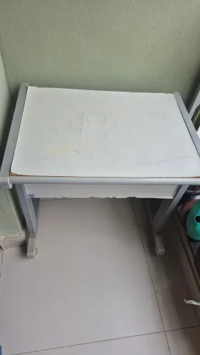 Mesa com rodinhas