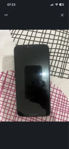 MOTO G 7 POWER com um pequeno trinco no display 