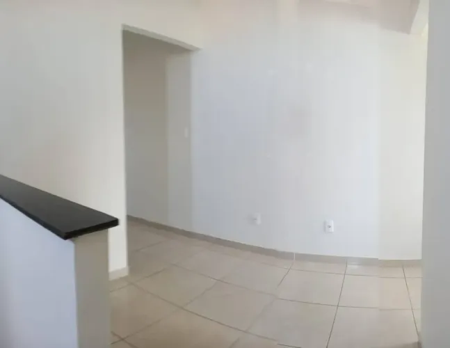 Casa Duplex de 100m² no Bairro Santa Maria com 2 Quartos, 2 Banheiros e Garagem