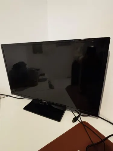 TV Samsung 32" + Chromecast 2 Incluso (Acessa Netflix, YouTube, etc.)