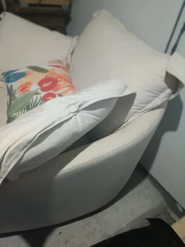 Potrona giratoria 2 lugares só tem raspadinho embaixo demais novo
