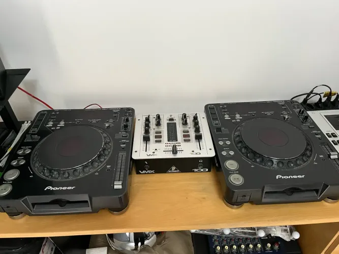 Par de CDJ1000MK3 funcionando perfeitamente