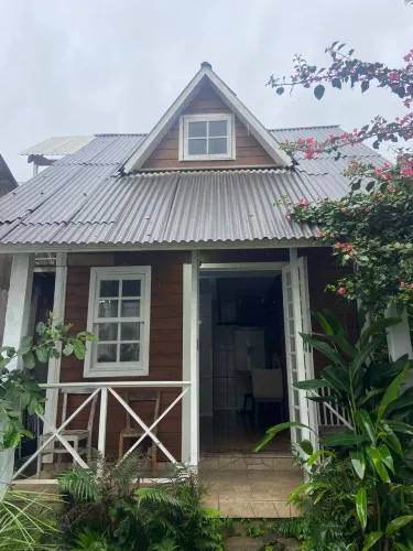 Alugo casa toda mobiliada e com tudo incluso