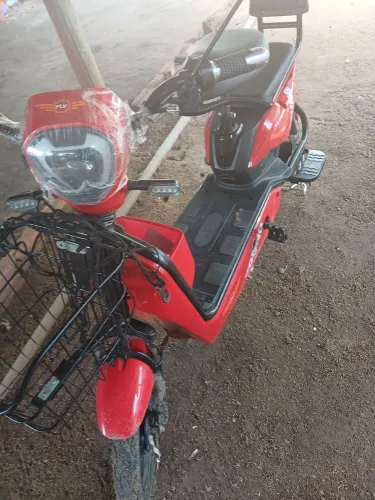 Vendo essa linda bicicleta elétrica praticamente nova aro 14 só não tenho nota fiscal