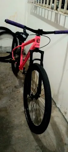 Bike aro 29 recém revisada, totalmente montada para grau