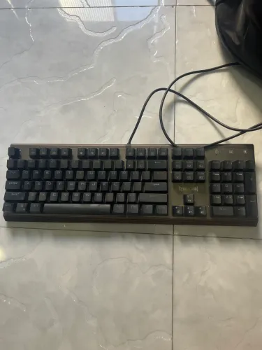 Teclado Mecânico Gamer Redragon Apas RGB Full Size Preto