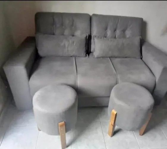 Sofá e 2 puffs