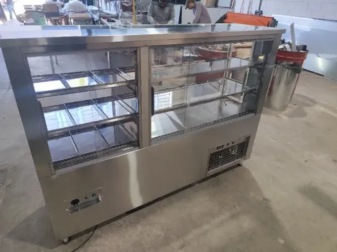 Vitrine refrigerada de balcão em inox para exposição frontal, 120×60×125 cm