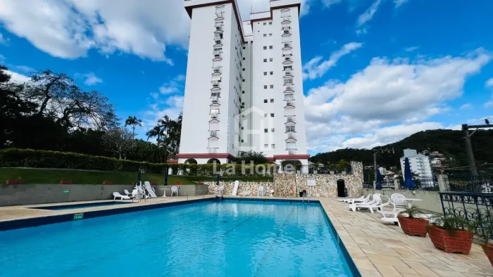 Apartamento mobiliado com 02 quartos sendo 01 suíte à venda em Blumenau, Bairro Garcia