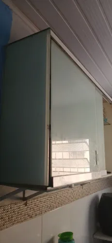 Vendo urgente armário de vidro branco! Retirada hj!