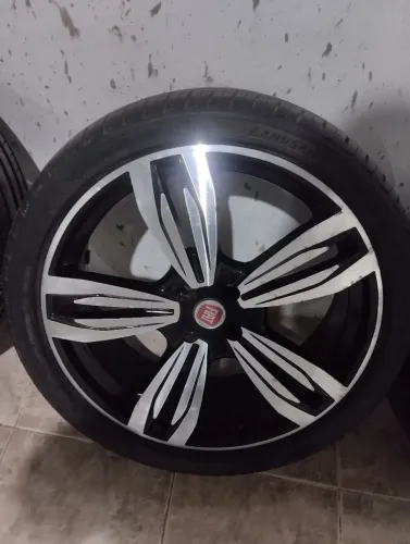 Vendo jogo de roda aro 20 com 4 pneus novos