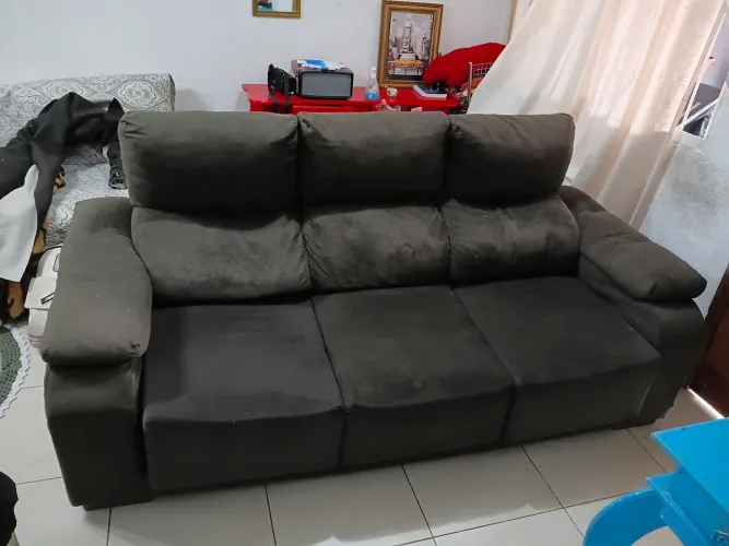 Sofá 3 lugares retratil pra sair hoje 