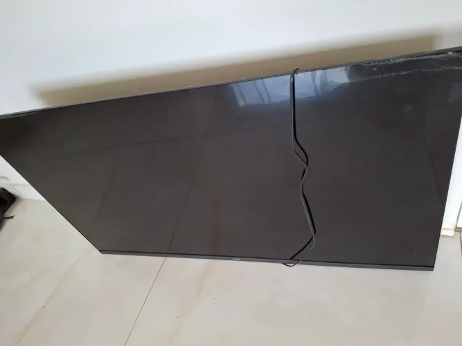 SmartTV Phillips 50 polegadas - Quebrada