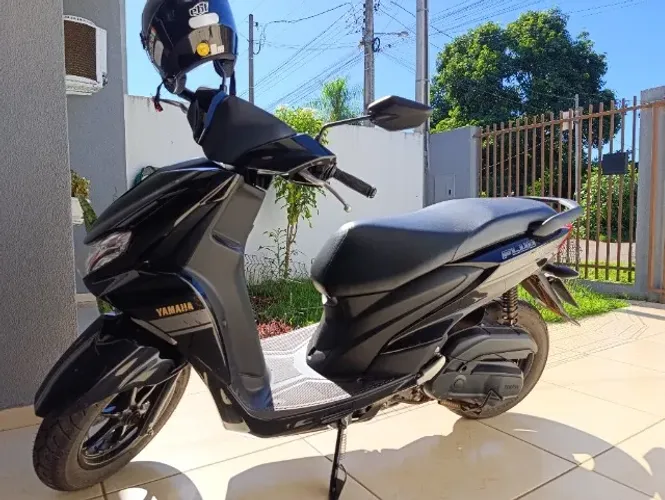 Moto Fluo Yamaha 2024