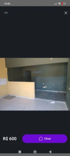 Aluga-se por 650$ apartamento com sala, área de cozinha e banheiro.