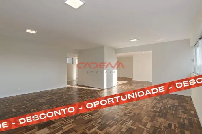 Apartamento com 3 quartos e 1 vaga à venda no Água Verde
