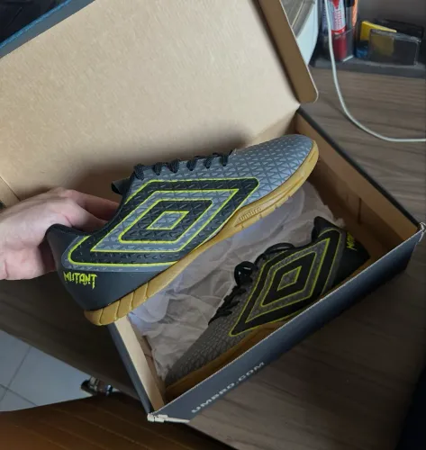 Chuteira Umbro Mutant Original - NOVA !!