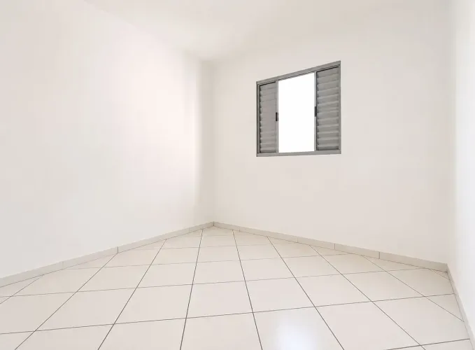 ALUGA-SE QUARTO EM STA. BÁRBARA