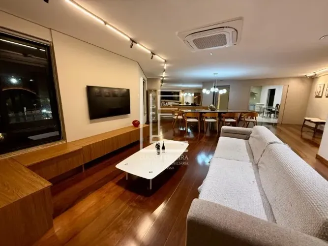Apartamento de alto padrão com 4 quartos e vista permanente para o mar - Edf. Michelangelo