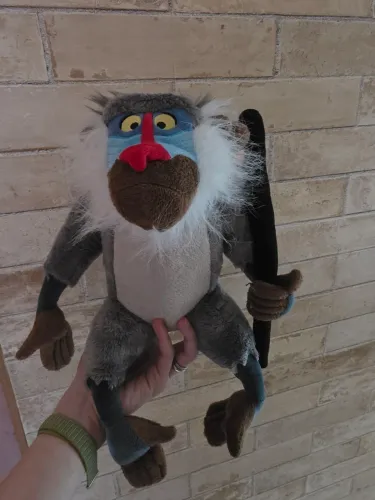 Pelúcia Rafiki Rei Leão