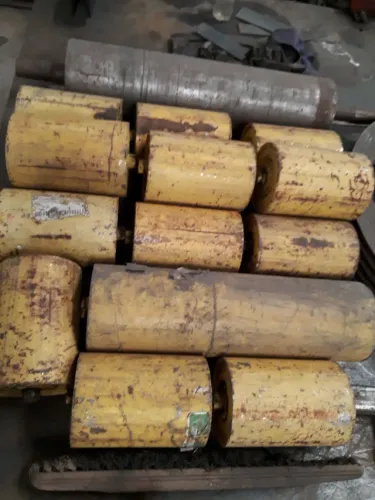 Roletes novos diâmetro de 150 x 220mm só  110,00 cada