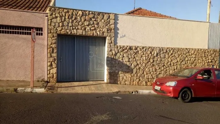 Casa à venda na Vila Xavier em Araraquara: 03 dormitórios, 03 garagens cobertas