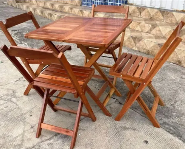 "Conjunto de Mesa e Cadeiras de Madeira 70x70 - Pronto para Uso!"