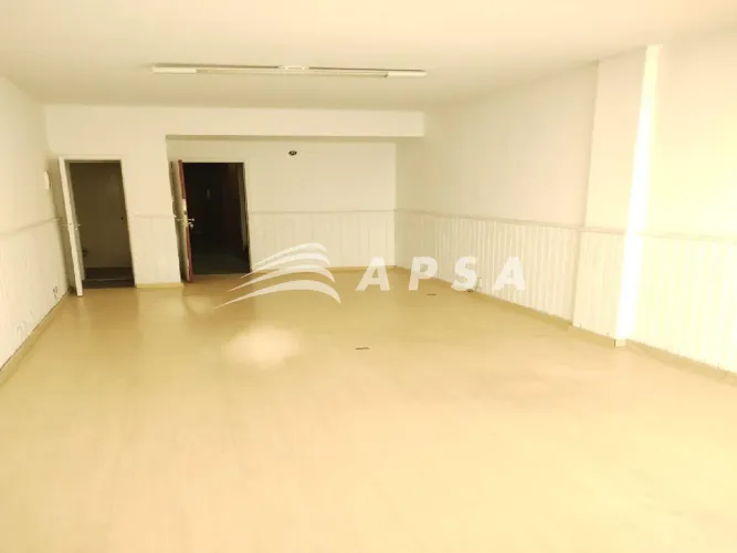 EXCELENTE SALA COMERCIAL, PRONTA PARA UTILIZAÇÃO E ESTABELECER O SEU NEGÓCIO, DE FRENTE, A