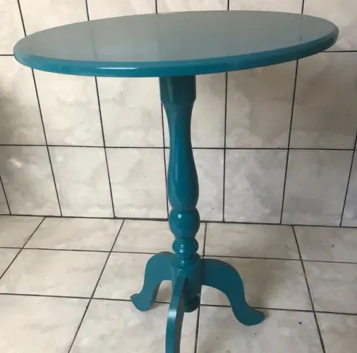 Mesa lateral redonda  laqueada em azul Tiffany ...Linda mesa....Unica...OriginalVintage