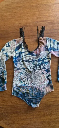 BODY ESTAMPADO E COM FRANJA - M