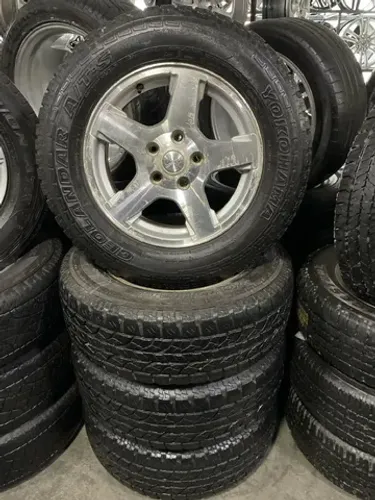 RODA 17 JEEP COM PNEUS 265/65R17