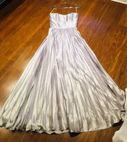 Vestido de festa longo prateado Suely Cencine. Tam. 36.