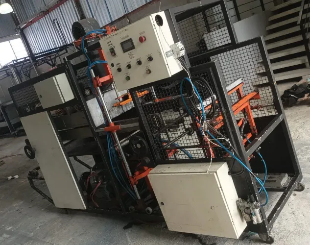 Máquina vacuum forming corrente