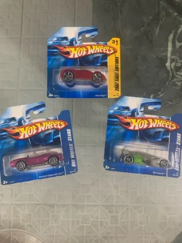3 Carrinhos Hot Wheels