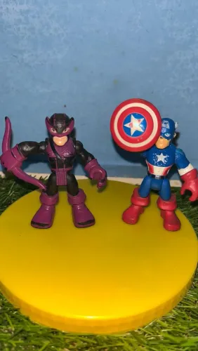 Bonecos Super Hero Adventures Gavião Arqueiro e Capitão América Marvel